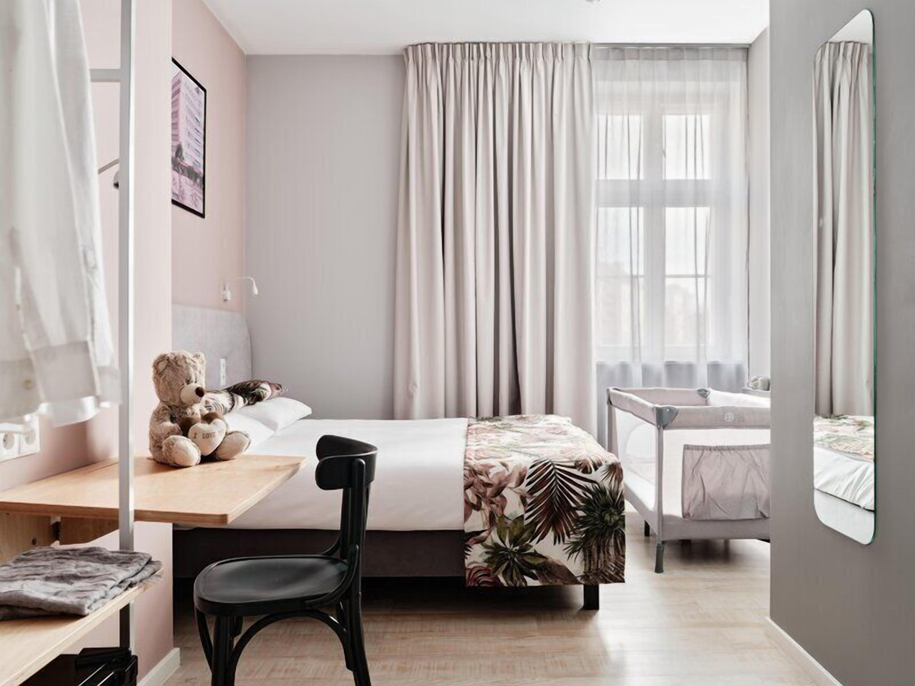 Standard Double Room | Desk, laptop workspace, iron/ironing board (on request), WiFi (free)