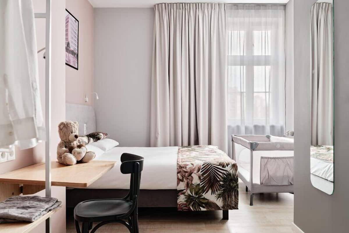 Standard Double Room | Desk, laptop workspace, iron/ironing board (on request), WiFi (free)