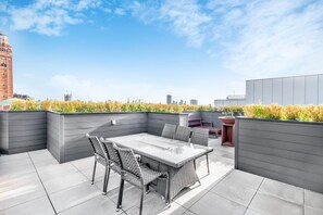 Outdoor dining - Rooftop Penthouse in the heart of London (London)