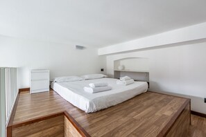 WiFi - GuestHost - APT studio on 2 levels Milan-Corso Magenta! (Milano)