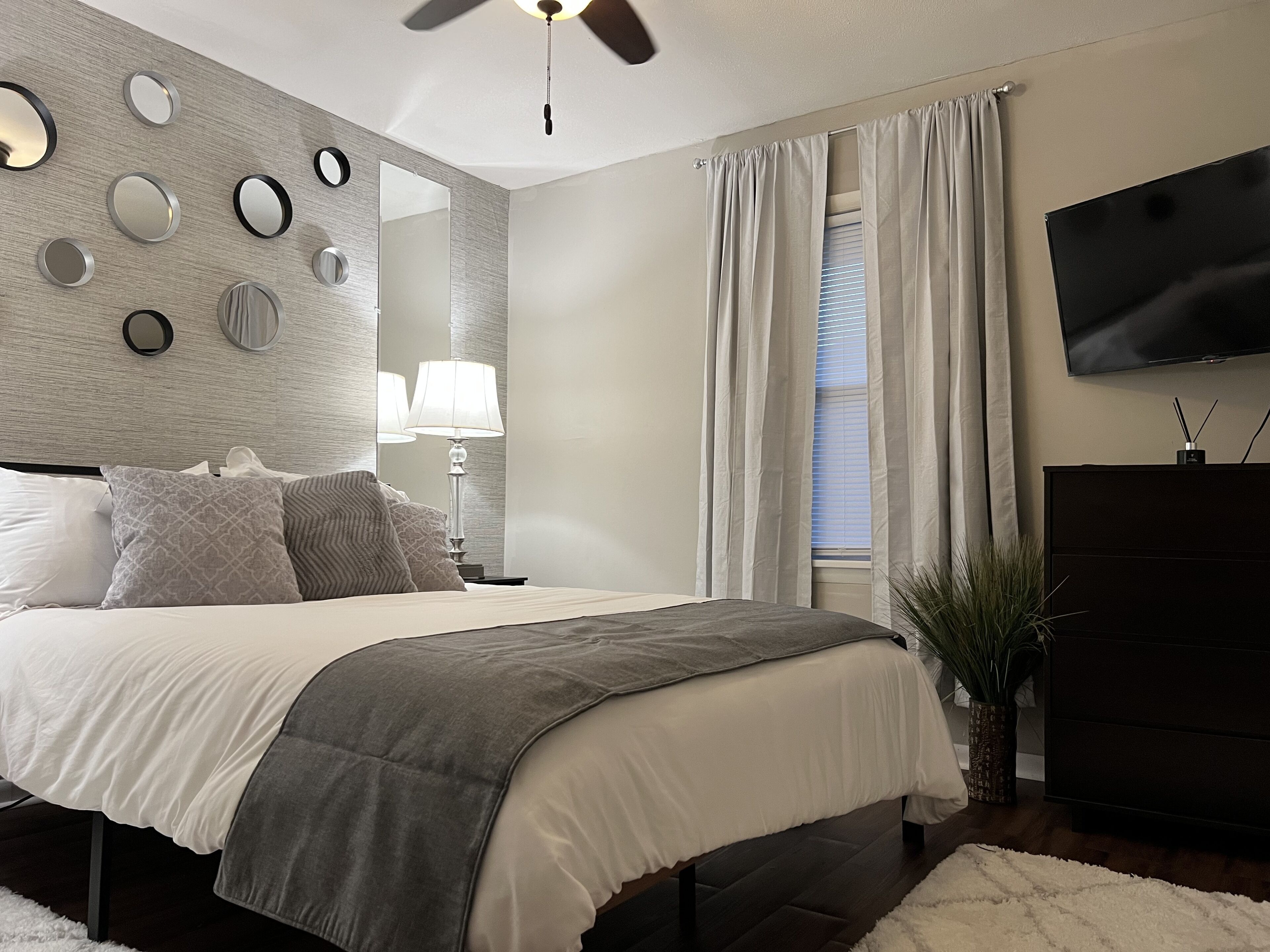 *1QUEEN BED/1 Bath DUPLEX APT! Full Kitchen, Pet Friendly! 