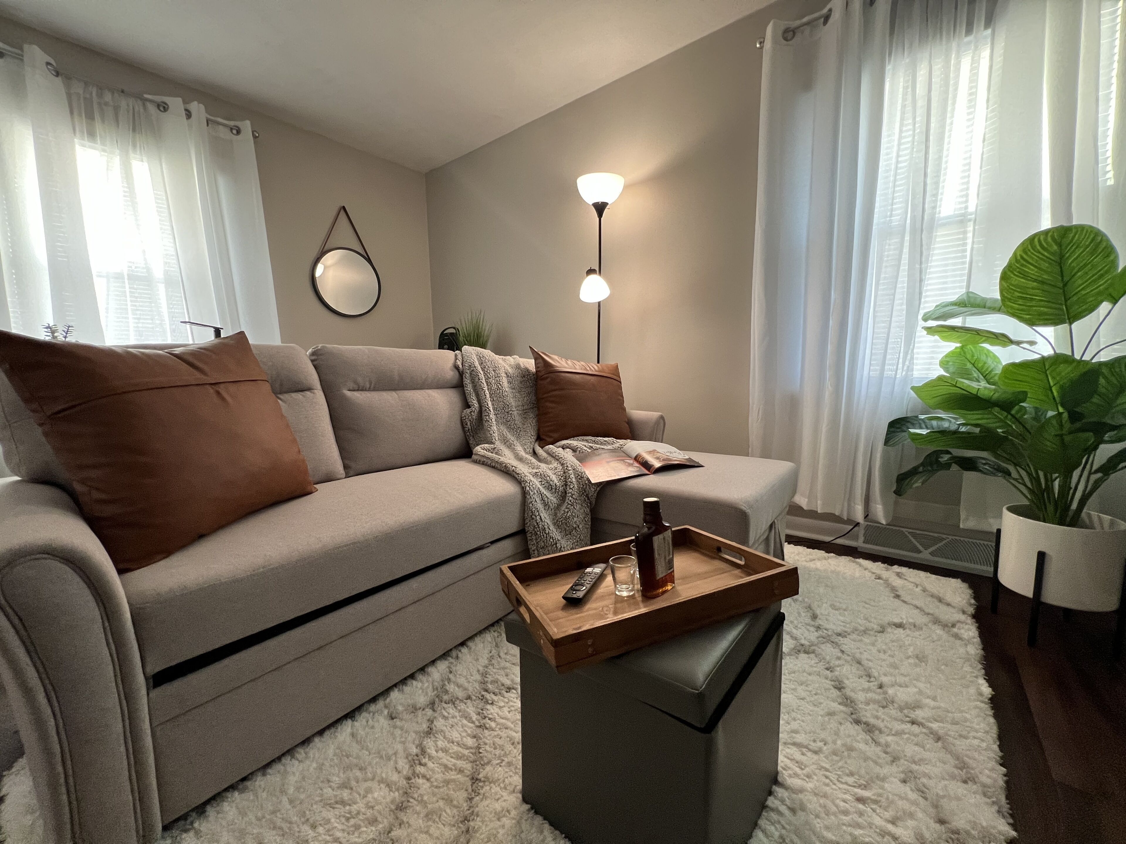 *1QUEEN BED/1 Bath DUPLEX APT! Full Kitchen, Pet Friendly! 