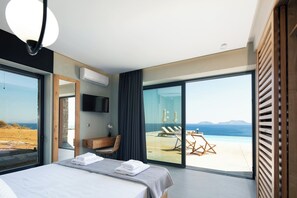 3 bedrooms, in-room safe, soundproofing, iron/ironing board - Seafront elegant villa,infinity pool &devine views (Rethymno)