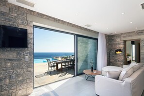 TV - Seafront elegant villa,infinity pool &devine views (Rethymno)