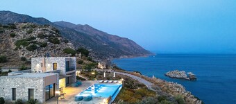Seafront elegant villa,infinity pool &devine views