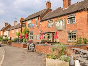 Exterior - 7 The Green (Lichfield)