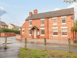 Exterior - 7 The Green (Lichfield)