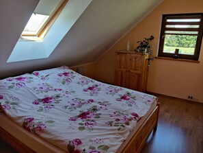 4 bedrooms, iron/ironing board, travel cot, free WiFi