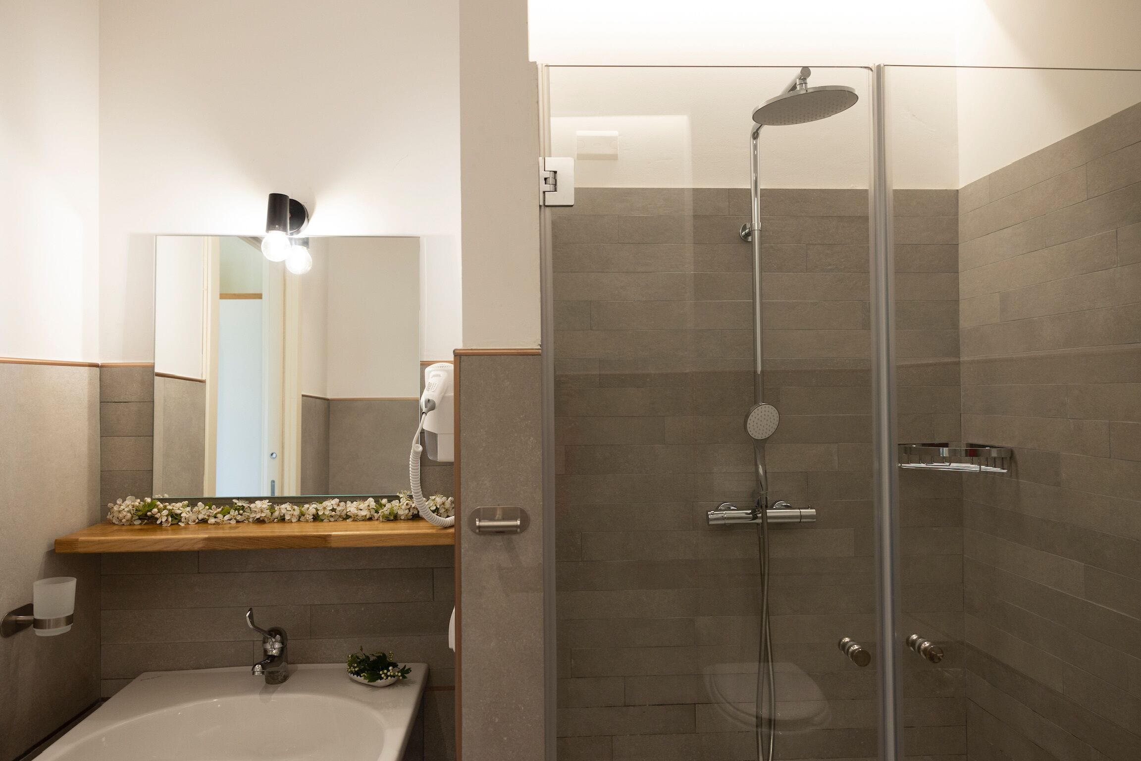 Double or Twin Room | Bathroom | Shower, rainfall showerhead, free toiletries, hair dryer
