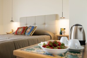 Kahden hengen huone (yksi tai kaksi sänkyä) | Minibaari, tallelokero huoneessa, työpöytä, silitysrauta/-lauta