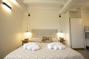 Minibar, in-room safe, desk, iron/ironing board - La Corte Del Sole (Castellammare del Golfo)