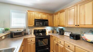 Geschirrspüler, Wasserkocher mit Kaffee-/Teezubehör