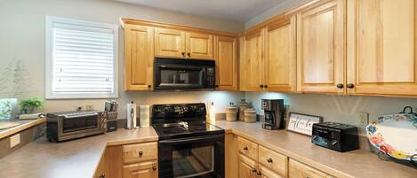 Geschirrspüler, Wasserkocher mit Kaffee-/Teezubehör