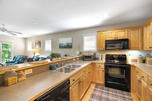 غسالة أطباق، ماكينة لصنع القهوة/الشاي، مستلزمات طهي/أطباق/أوعية