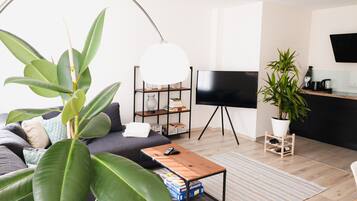 Familienapartment, 1 Schlafzimmer, zum Garten hin | Wohnbereich | Kinderspielzeug