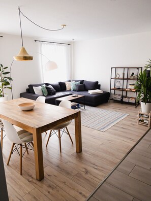 Condo familial, 1 chambre, côté jardin | Aire de séjour | Jouets