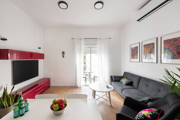 2 bedrooms, iron/ironing board, free WiFi, bed sheets - F33 by TLV2RENT (Tel Aviv)