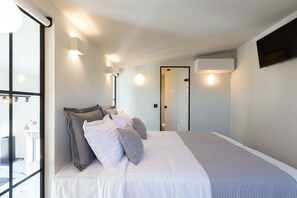 2 bedrooms, in-room safe, iron/ironing board, travel cot