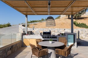 Outdoor dining - Eforasis Villa III, with Heated Spa Whirlpool (Rethymno)