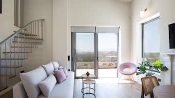 Smart TV, books, stereo