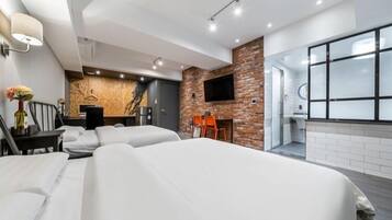 Twin Room | Desk, soundproofing, free WiFi, bed sheets