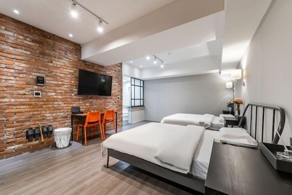 Twin Room | Desk, soundproofing, free WiFi, bed sheets