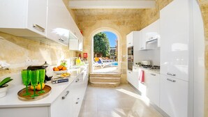 Coffee/tea maker, fridge, microwave, oven - Sulda Brill    Holiday Home (In-Nadur)