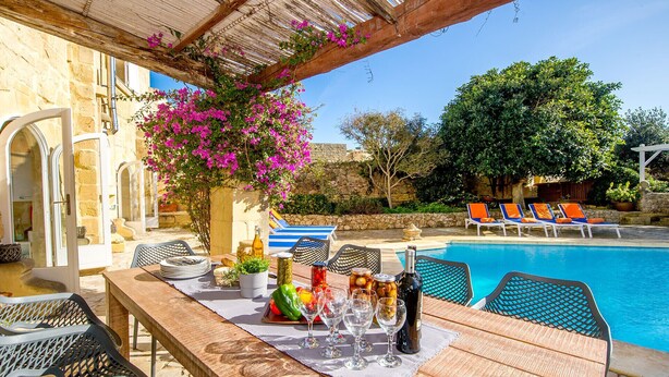 Outdoor dining - Sulda Brill    Holiday Home (In-Nadur)