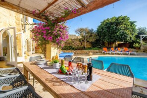 Outdoor dining - Sulda Brill    Holiday Home (In-Nadur)