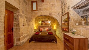 3 bedrooms, iron/ironing board, WiFi (free), bed sheets - Razzett Tuta Holiday Home (Ta' Kerċem)