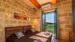 3 bedrooms, iron/ironing board, WiFi (free), bed sheets - Razzett Tuta Holiday Home (Ta' Kerċem)