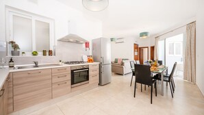Fridge, microwave, oven, dishwasher - The Hillock South C11 (Marsalforn)