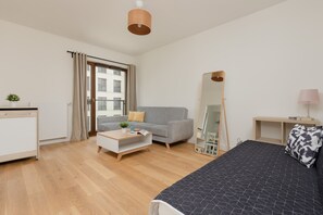 1 bedroom, desk, iron/ironing board, WiFi