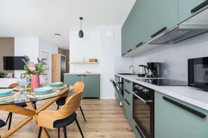 Fridge, oven, stovetop, dishwasher - Modern Apartment | Balcony, Parking, Close to Center (Kraków)