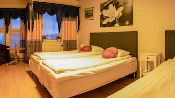 Triple Room | Hypo-allergenic bedding, desk, laptop workspace, free WiFi