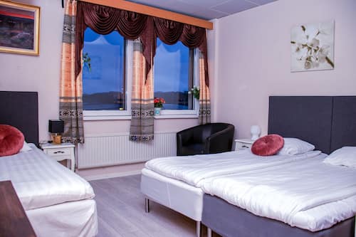 Chambre Triple | Literie hypoallergénique, bureau