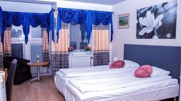 Triple Room | Hypo-allergenic bedding, desk, laptop workspace, free WiFi