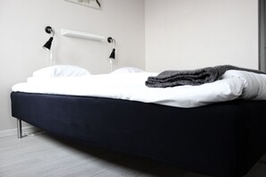 Habitación Confort | Ropa de cama hipoalergénica y escritorio 