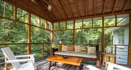 Edge of the Woods | 4 Bed, 2 Bath
