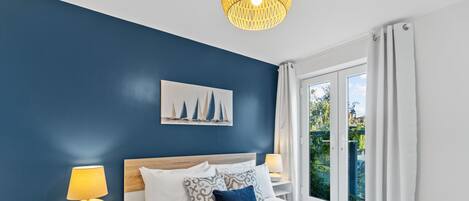 4 bedrooms, desk, iron/ironing board, WiFi