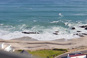 Interior - Blouberg Heights 1601 by HostAgents (Cape Town)