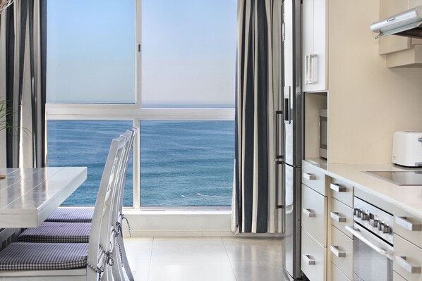Interior - Blouberg Heights 1601 by HostAgents (Cape Town)