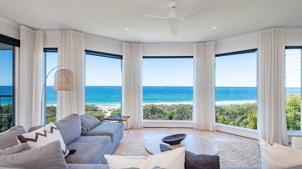 Living area - Beach Cabana At Crusoe (Castaways Beach)