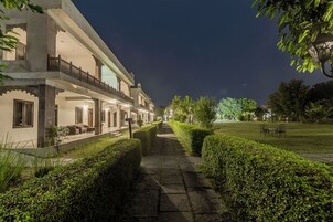 Fachada del alojamiento - Noche