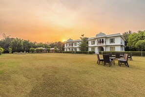 Garden view - ClarksInn Suites Ranthambore (Sawai Madhopur)