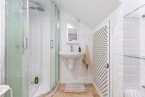 Shower, towels
