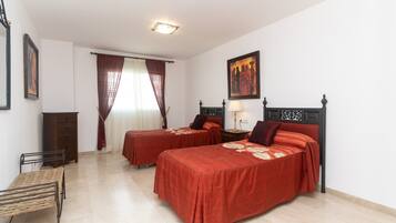 4 dormitorios, tabla de planchar con plancha, wifi gratis y ropa de cama