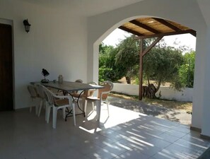 Outdoor dining - Apartment 'Maria's House 2' with Mountain View, Wi-Fi and Air Conditioning (Evias)