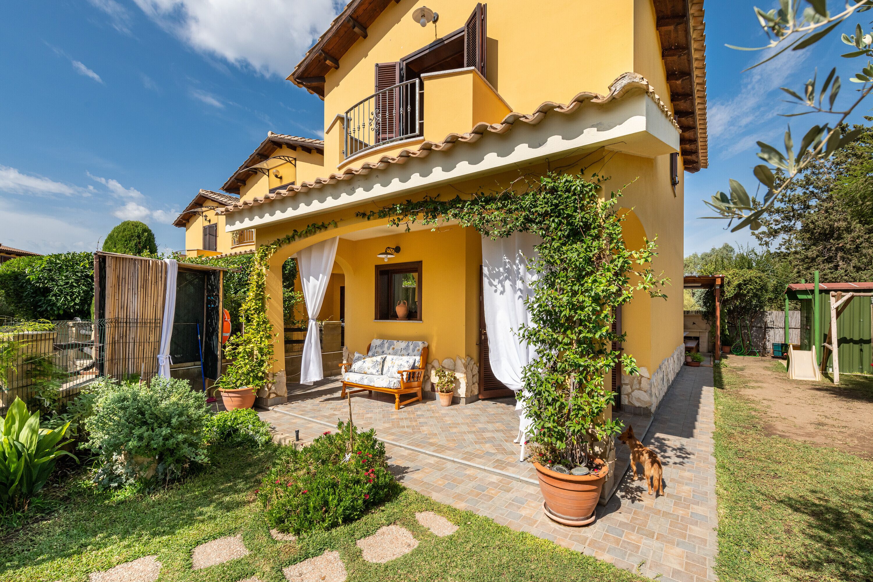 "Villa Ginny e Clari" con vista sulle montagne, terrazza e aria condizionata