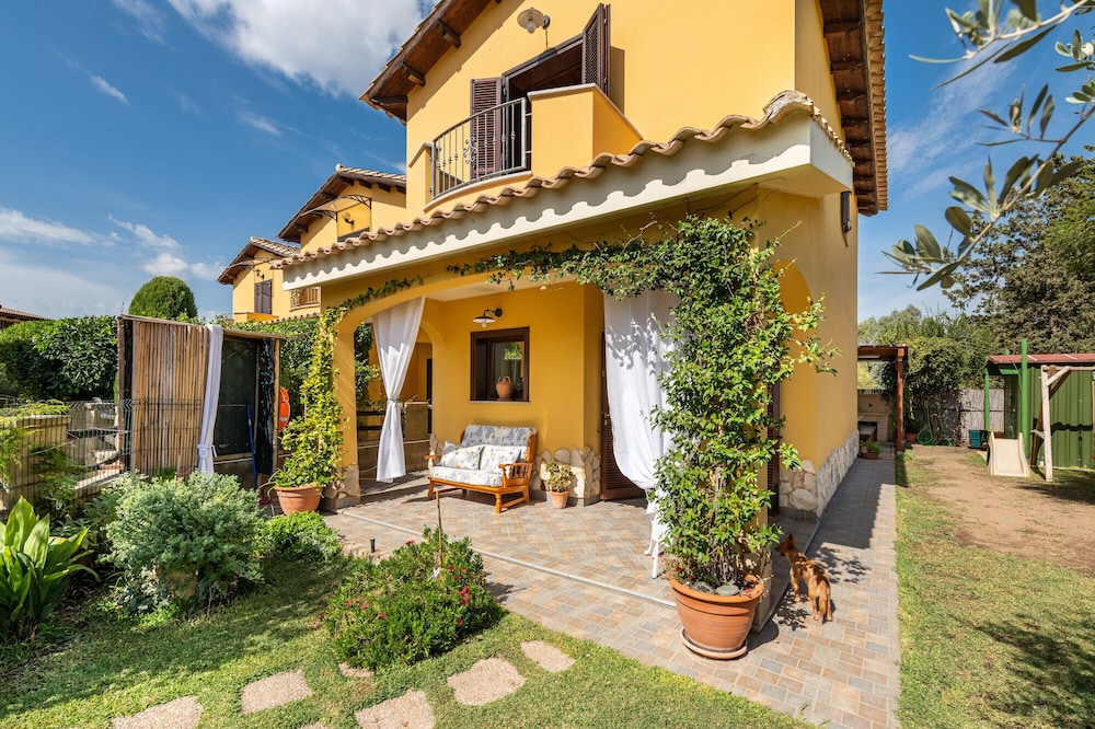 "Villa Ginny e Clari" con vista sulle montagne, terrazza e aria condizionata